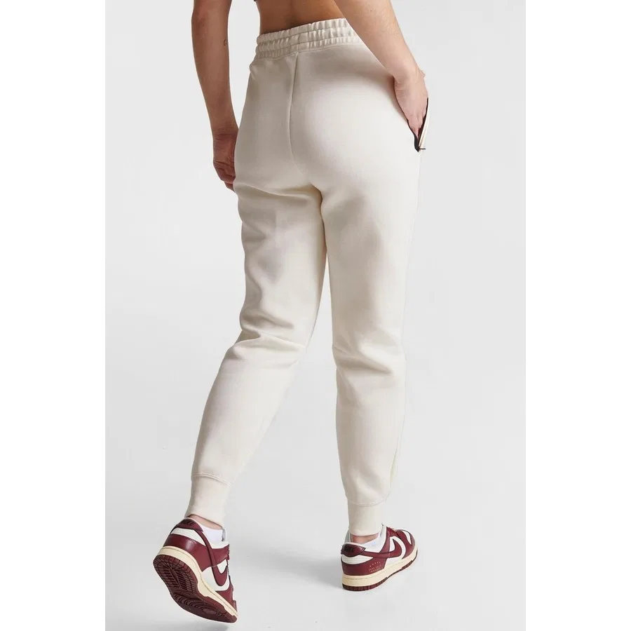Женские спортивные брюки Nike Sportswear Tech Fleece Standart Fit Mid Rise Jogger, Кремовый — фото 2