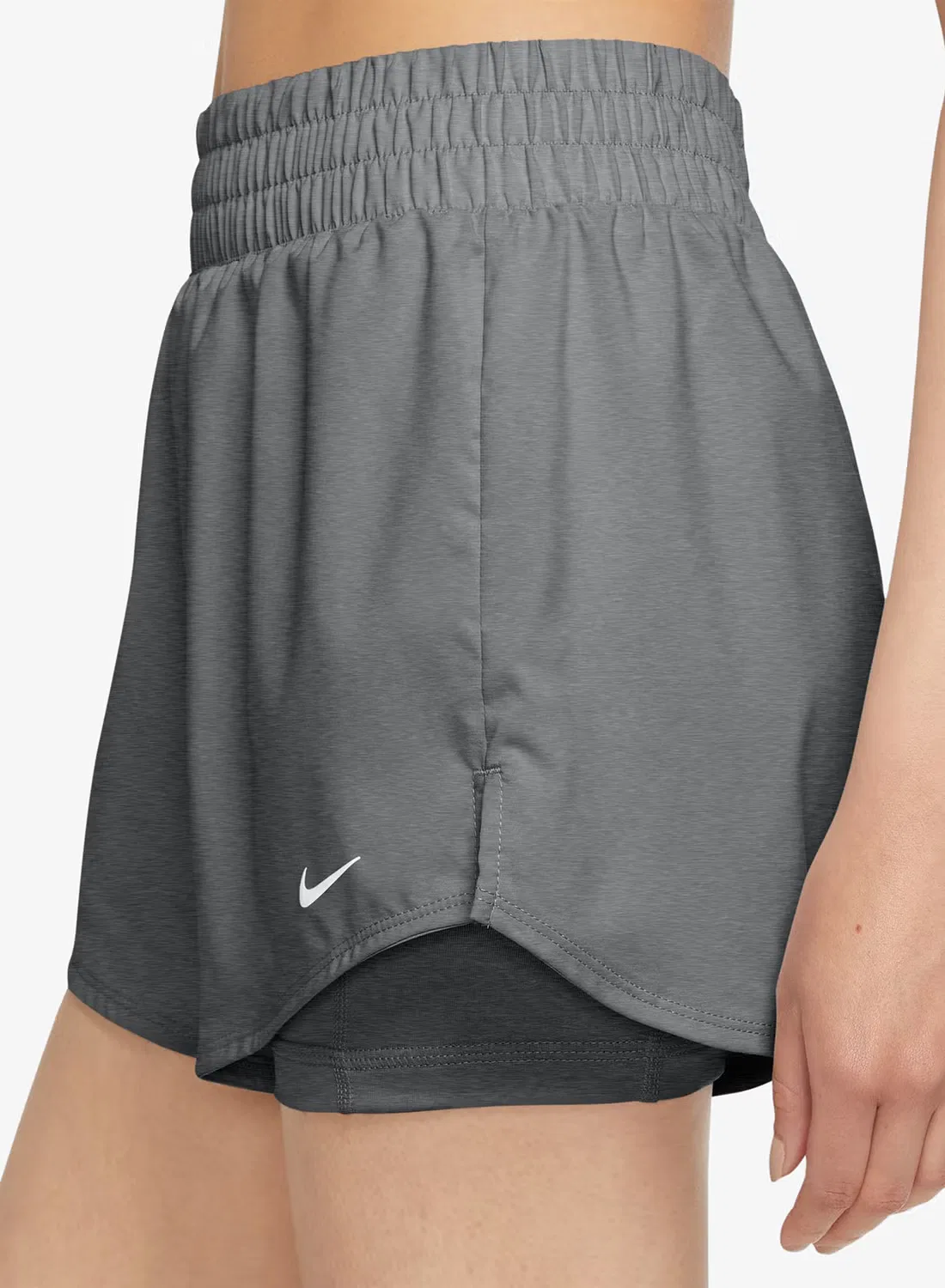 Шорты спортивные с технологией Dri-FIT 2 в 1 Nike, серый — фото 3