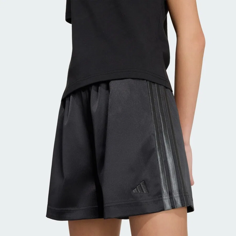 Спортивные брюки ADIDAS SPORTSWEAR свободного кроя 'JG SATIN' черного цвета — фото 3