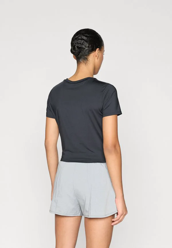 Одна классическая спортивная футболка Nike Performance, Black/White — фото 3