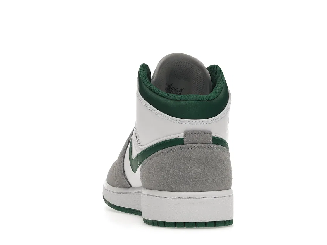 Детские кроссовки для мальчиков с замшевыми вставками Jordan 1 Mid SE Jordan, White/Pine Green-Light Smoke Grey — фото 4