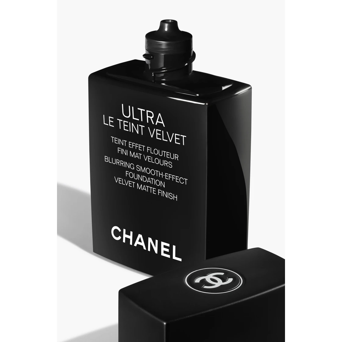 Матовый тональный флюид Chanel Ultra Le Teint Velvet — фото 3