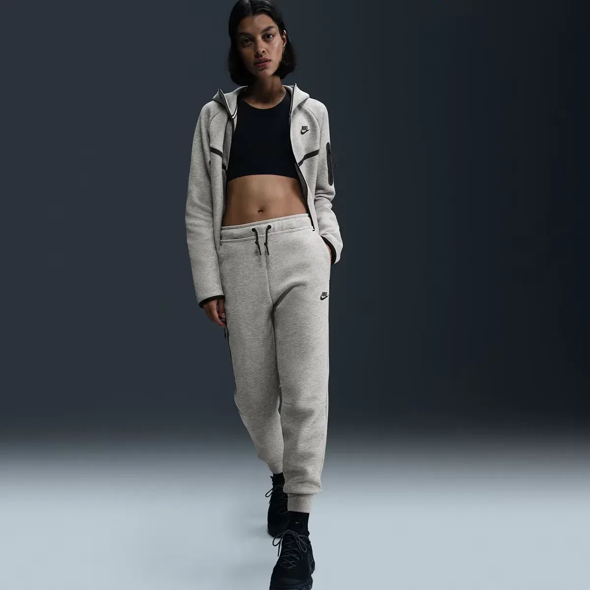 Женские джоггеры из флиса Nike Sportswear Tech Fleece, Цвет Gris