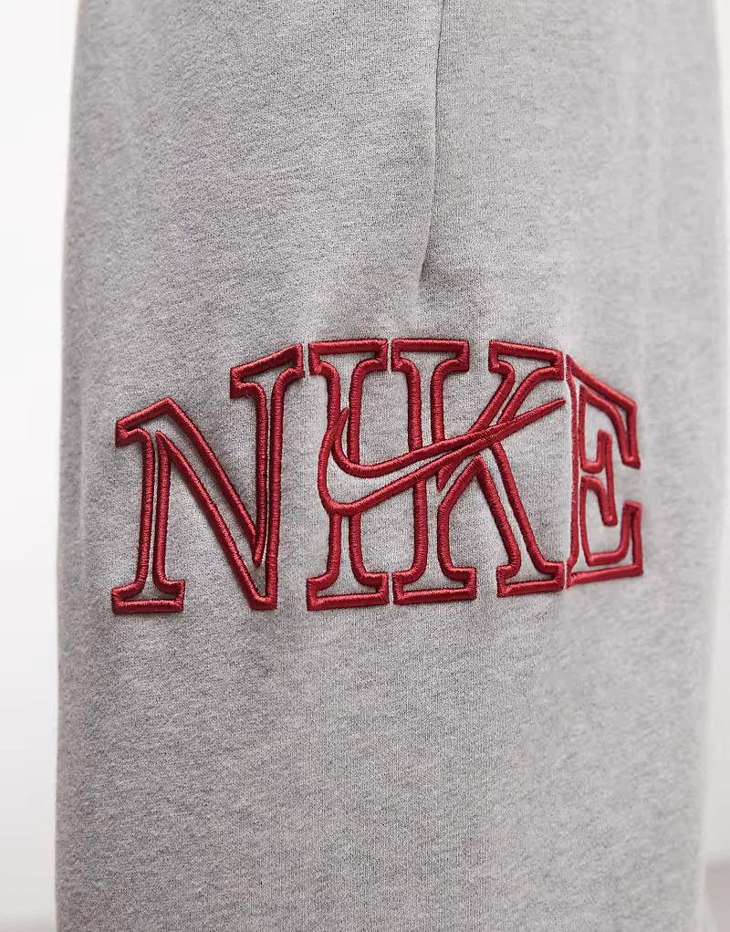 Спортивные брюки Nike Studio Fleece средней плотности с графическим принтом в стиле университетской формы, серый — фото 2