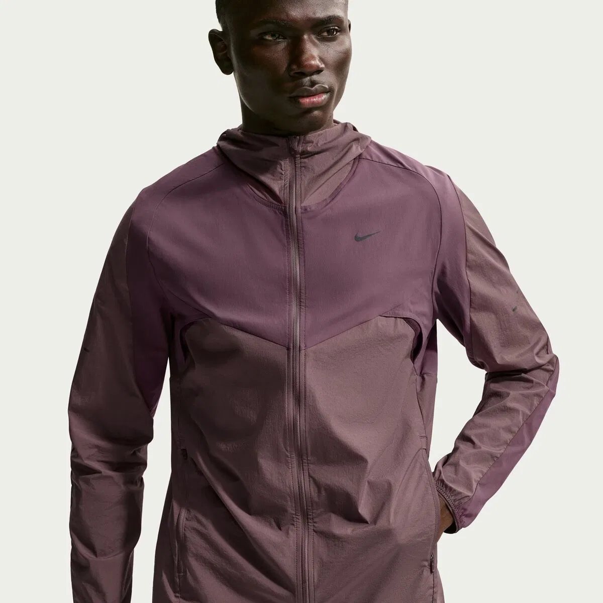 Мужская куртка с водоотталкивающим покрытием Repel Stride Novelty Jacket Nike, Dark Wine/Tattoo/Burgundy Crush/Blkref — фото 2