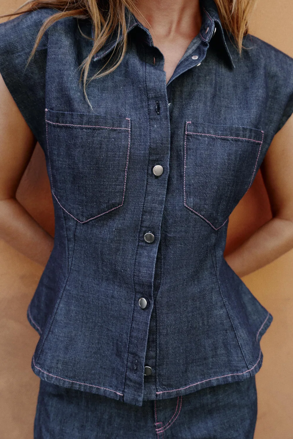 Рубашка с баской из льняной смеси с подплечниками ZARA, Indigo — фото 2