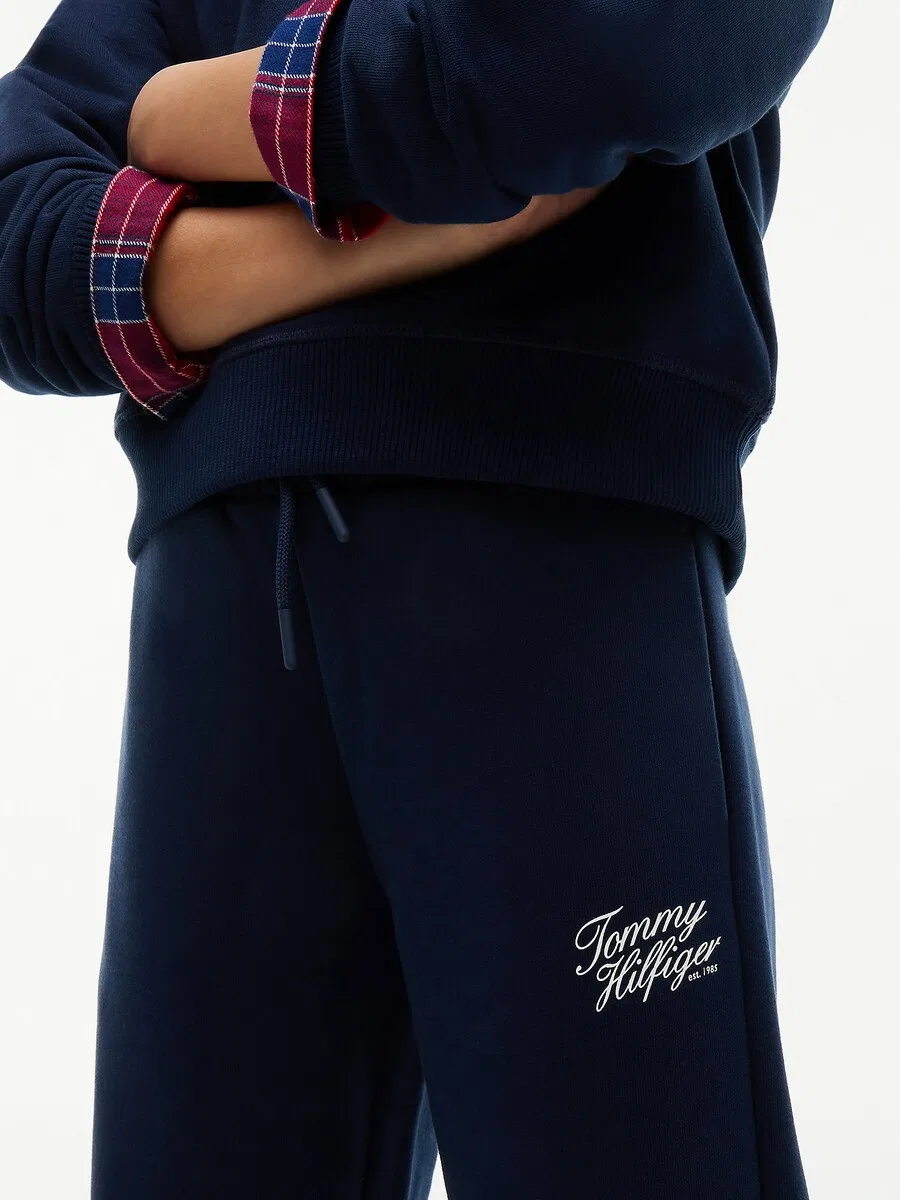 Зауженные брюки TOMMY HILFIGER темно-синего цвета — фото 3