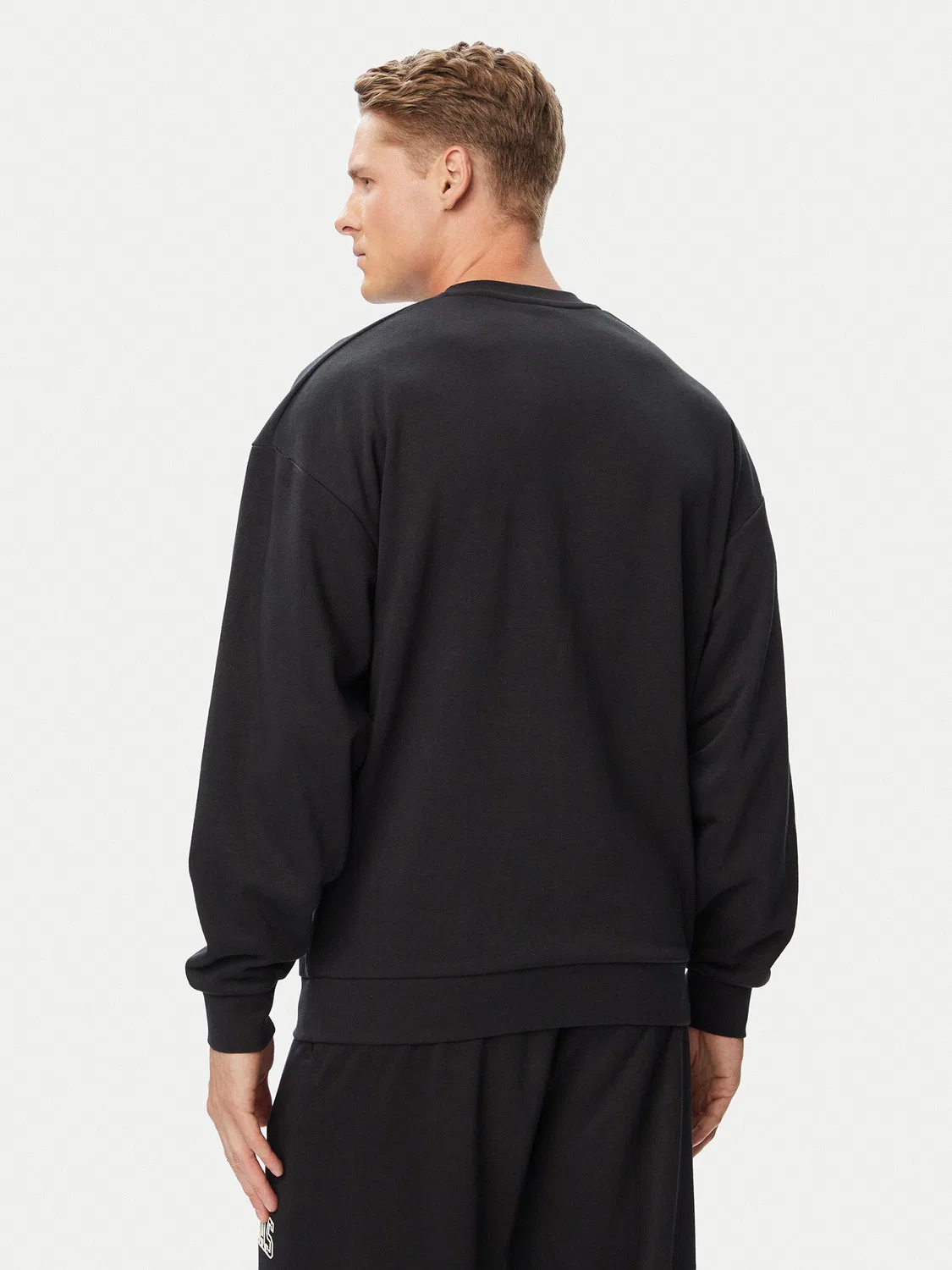 Мужская толстовка стандартного кроя Seasonal Essentials Collegiate French Terry Crew Adidas, черный — фото 3