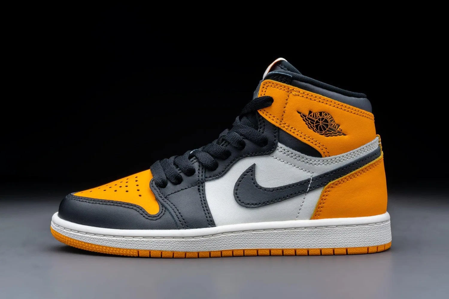 Детское кроссовки Jordan 1 Mid Sneaker Jordan, Taxi Black Sail — фото 4