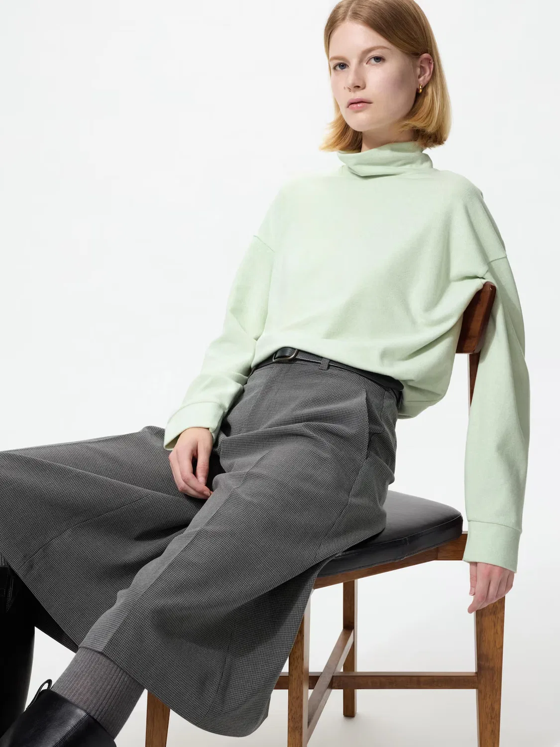 Футболка Uniqlo, трикотажная флисовая с высоким воротником, светло-зеленый