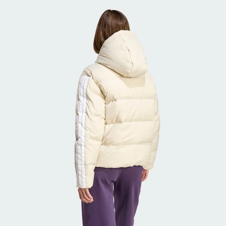 Пуховик с капюшоном Essentials Climawarm 3-Stripes adidas, Бежевый — фото 2
