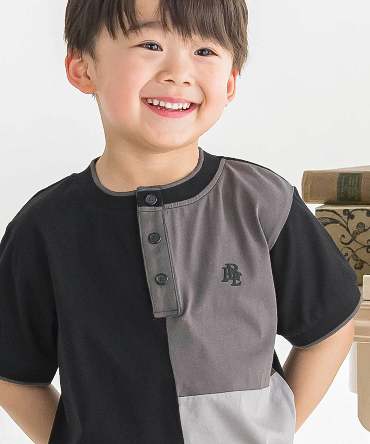 Детская футболка с контрастной вставкой BeBe Petits Pois Vert, Brown — фото 4