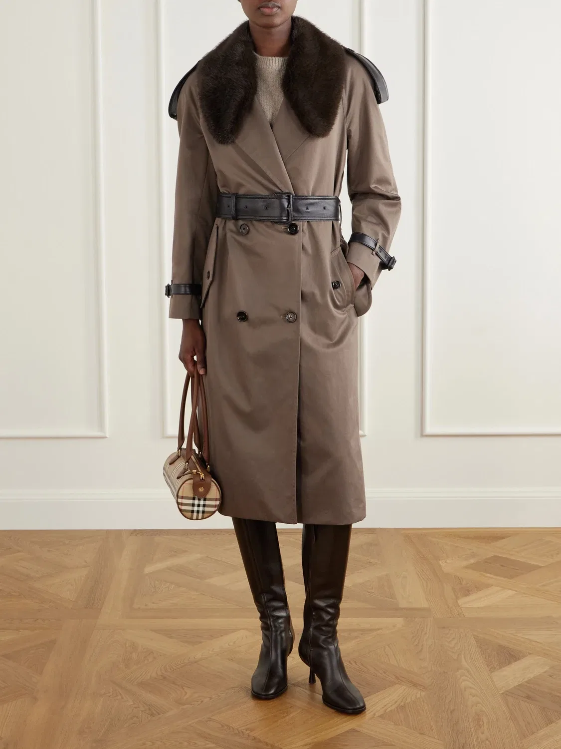 Тренч из хлопкового габардина с отделкой из кожи и плюша Burberry, коричневый — фото 2