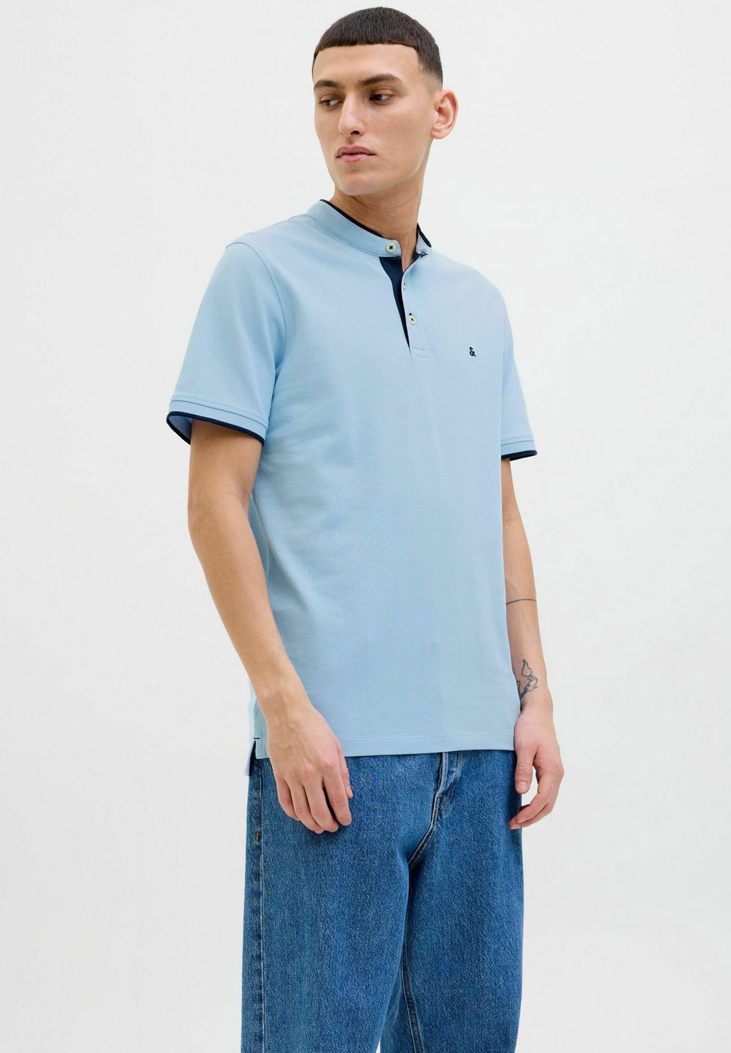 

Базовая футболка JJEPAULOS MAO NOOS Jack & Jones, светло-голубой