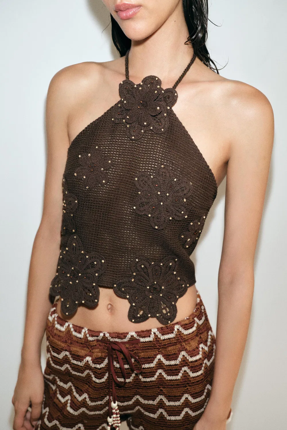 Укороченный топ, связанный крючком и украшенный бисером. ZARA, Brown — фото 3