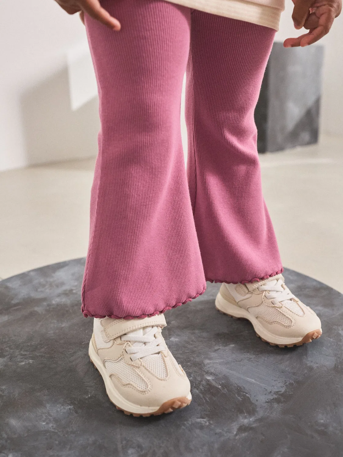 Комплект из лонгслива и брюк клеш, Pink Stars Next, розовый — фото 4