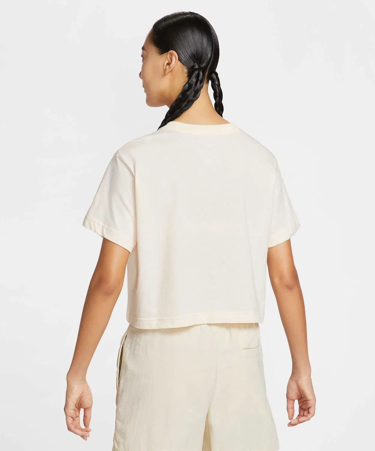 Женская футболка с коротким рукавом, укороченная, хлопковая, Nike Sportswear Club NIKE, Pale Ivory — фото 2