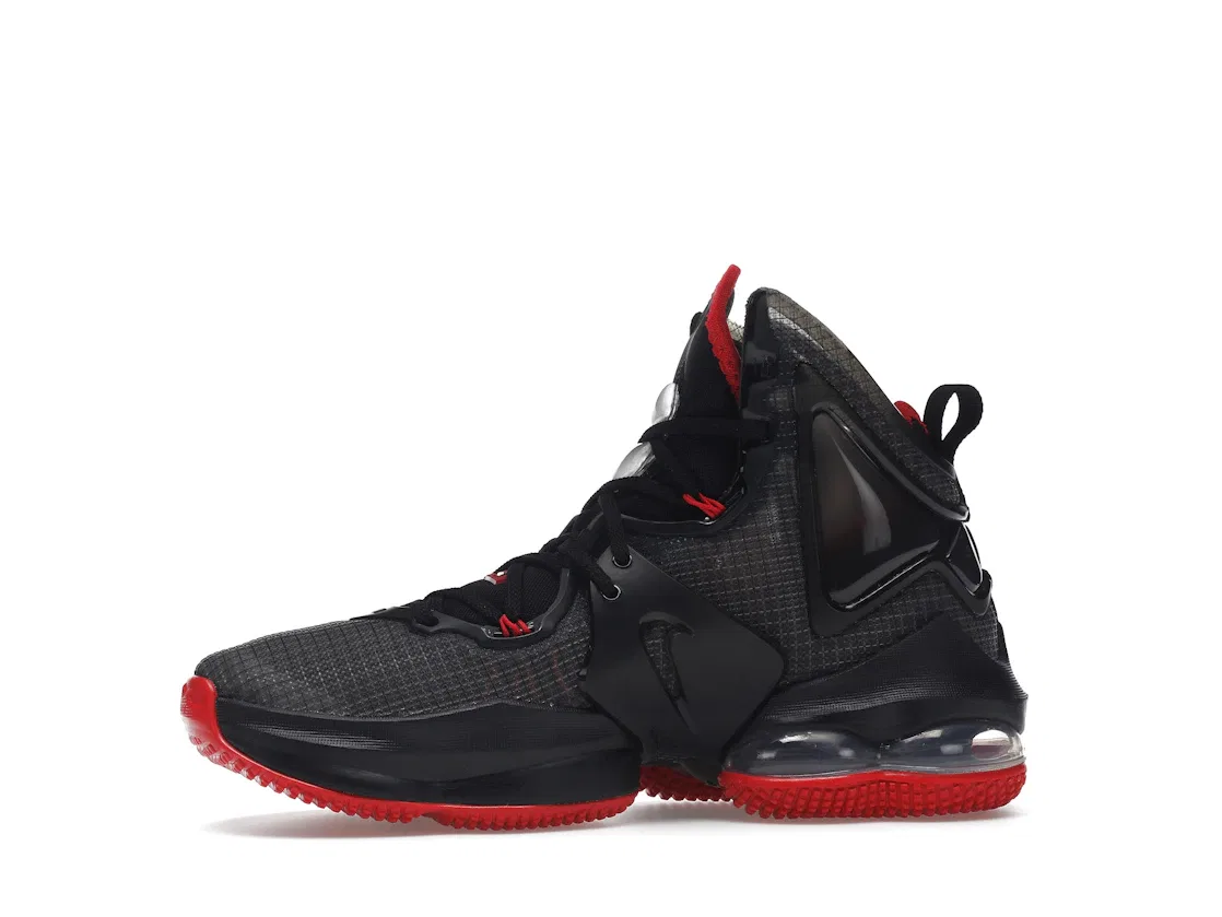 Детские кроссовки для мальчиков Nike LeBron 19, Black/Dark Grey/Red — фото 3