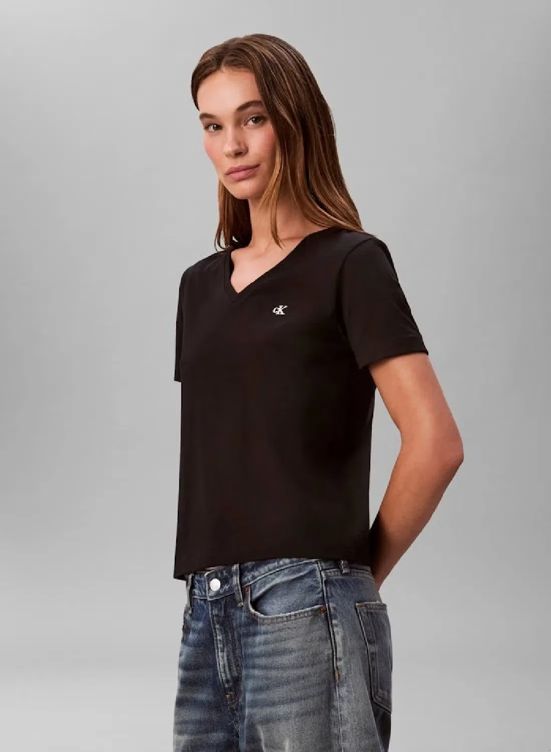 Футболка с V-образным вырезом Relaxed Monogram Calvin Klein, черный — фото 4