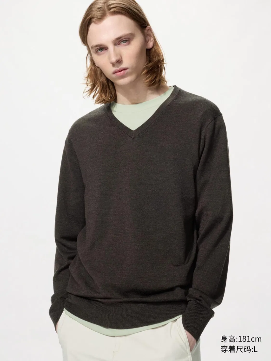 Свитер с длинным рукавом V-образным вырезом из мериносовой шерсти Uniqlo, коричнево-черный