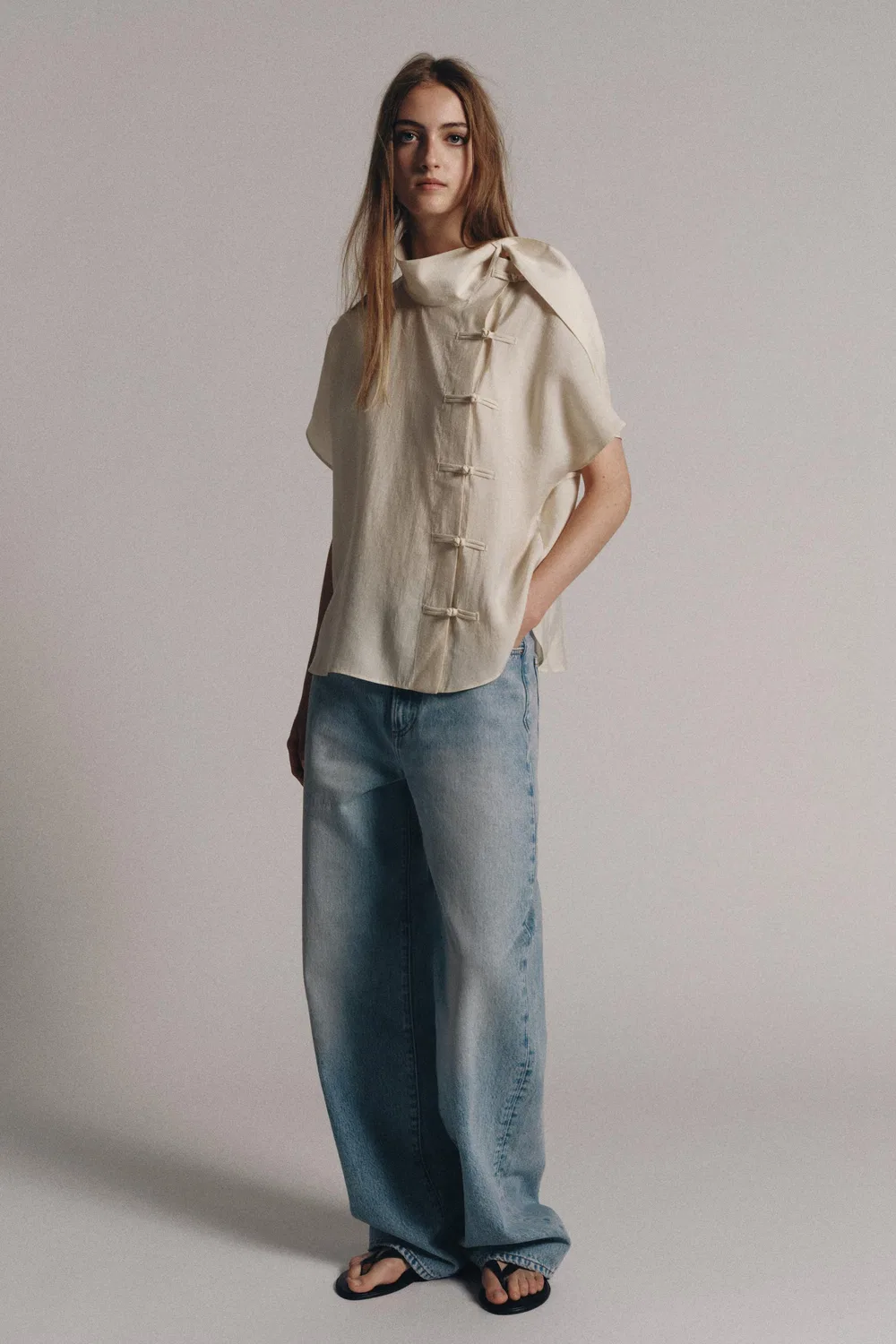 Рубашка из коллекции ZW с застежкой в виде лягушки. ZARA, Ecru