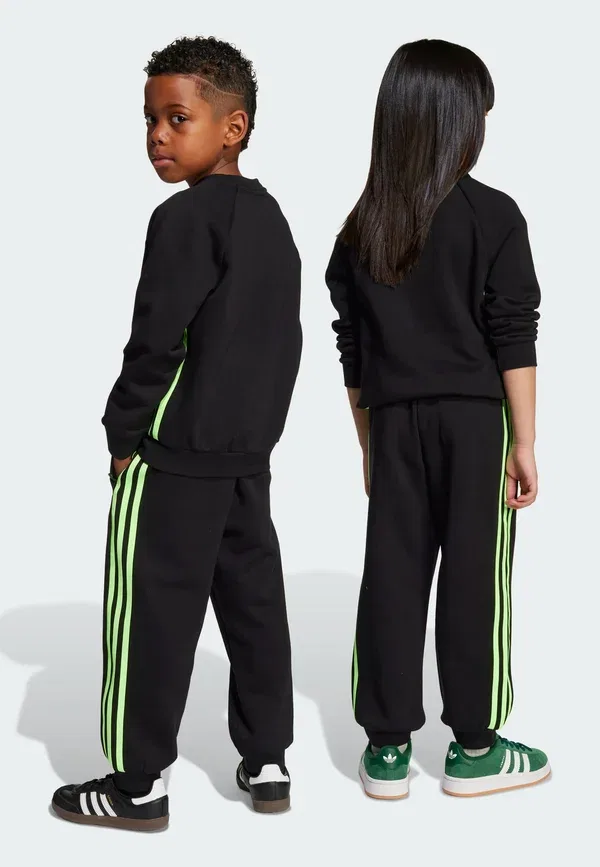 Сет из джемпера и штанов Striped Adidas Originals Black, Signal Green, черный/зеленый — фото 2
