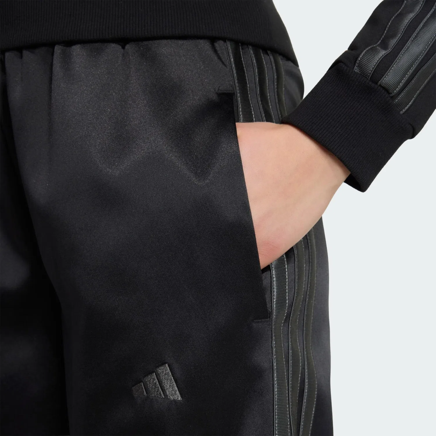 Женские широкие брюки из сатина Satinhose, Weites Bein Adidas, Schwarz Dunkelgrau — фото 4