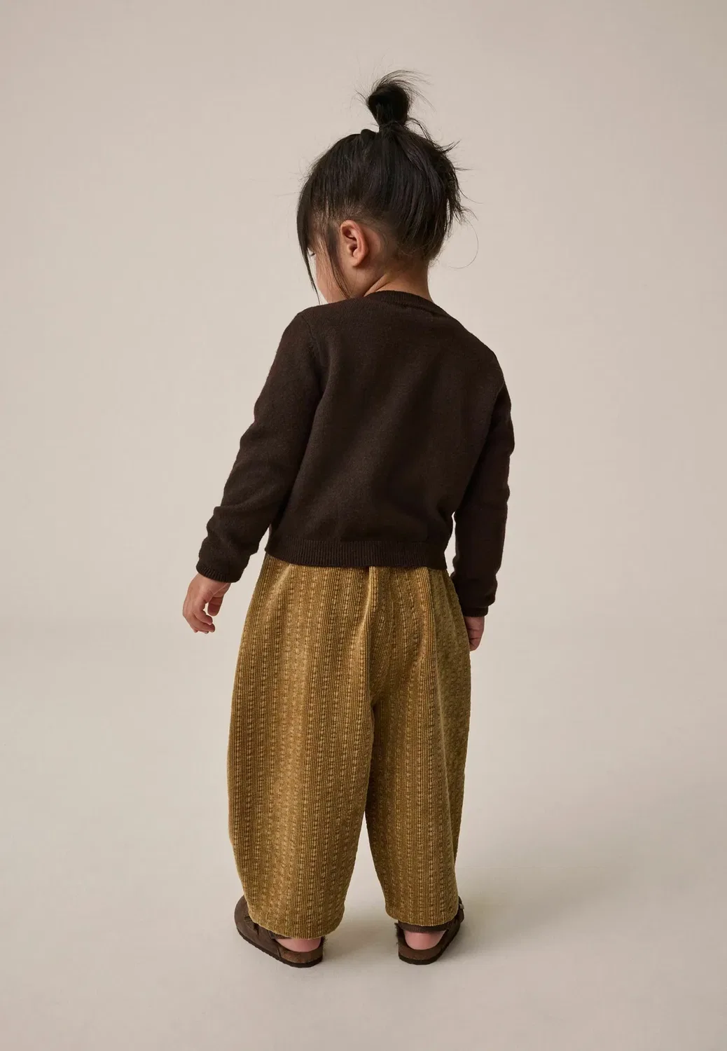 Брюки стандартного кроя из мягкого вельвета Next, Olive Green — фото 2