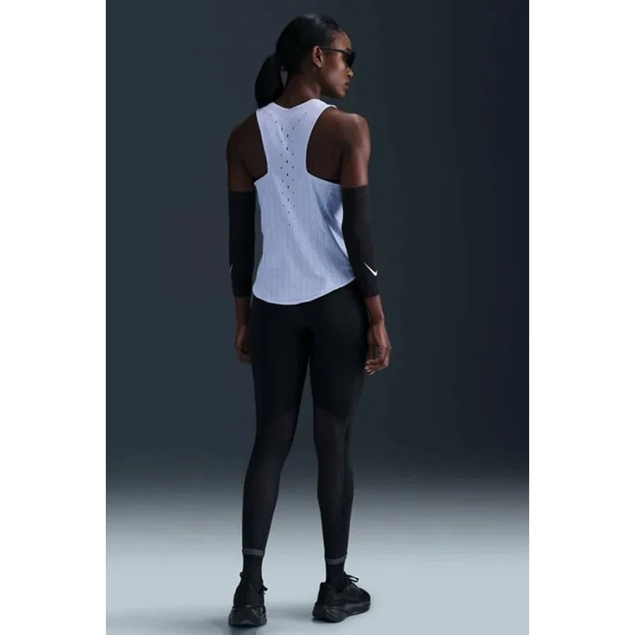 Женский спортивный топ без рукавов с V-образным вырезом Nike Aeroswift Dri-FIT ADV, Сиреневый — фото 4