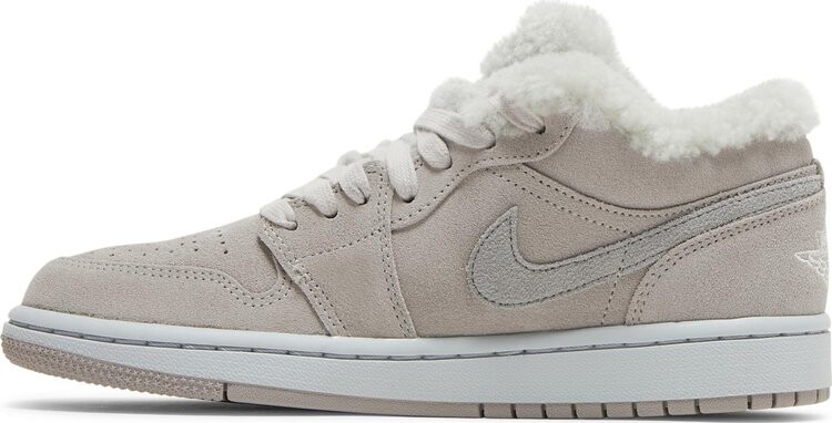 Кроссовки Wmns Air Jordan 1 Low SE Sherpa Fleece, серый — фото 3