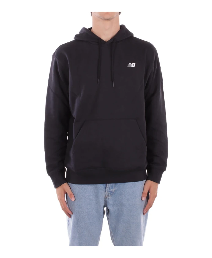 

Черная толстовка с капюшоном и логотипом спереди. New Balance, черный