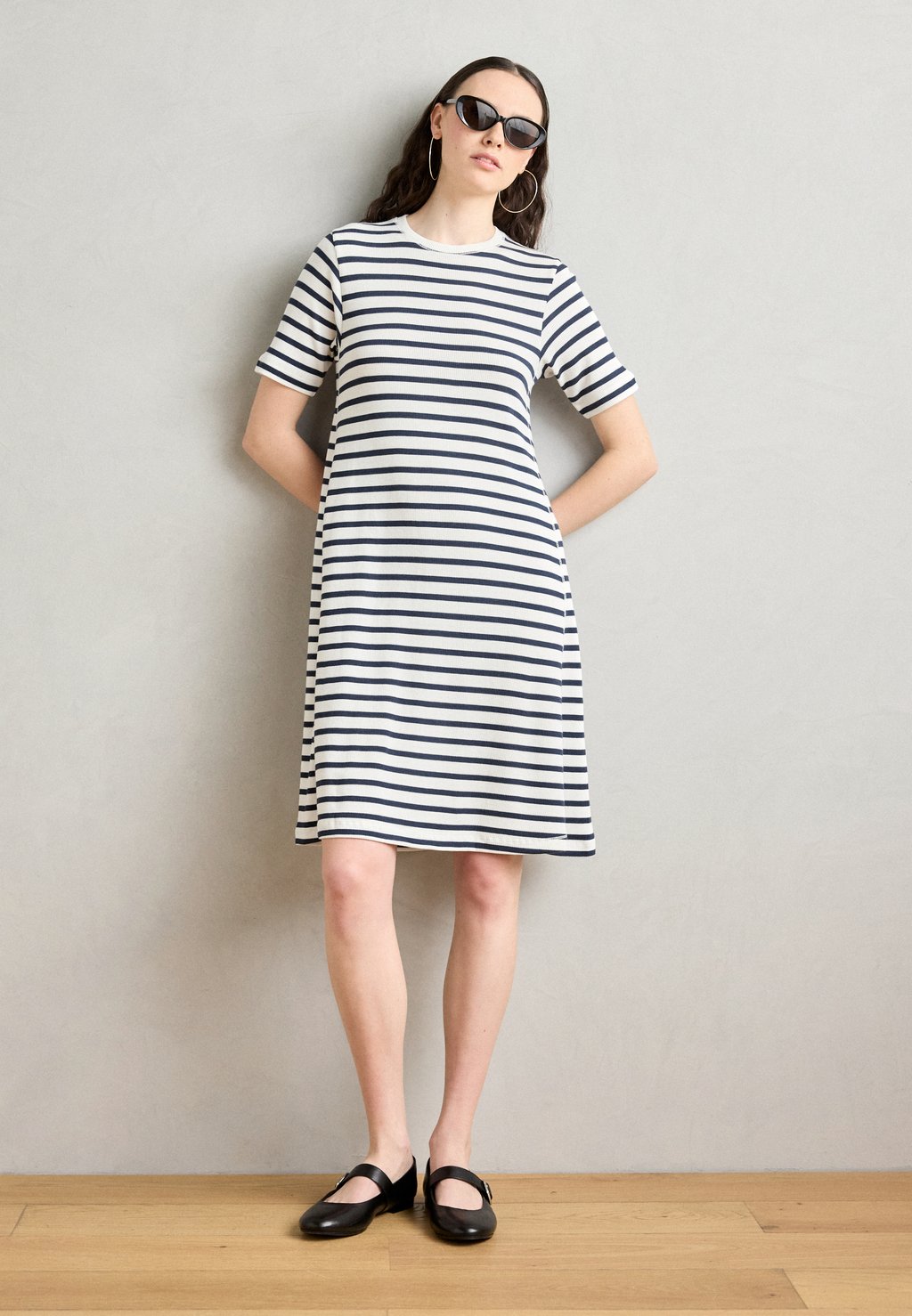 

Платье из джерси DRESS WIDE SEAM ROUND NECK SHORT SLEEVE STRIPED Marc O'Polo, синий