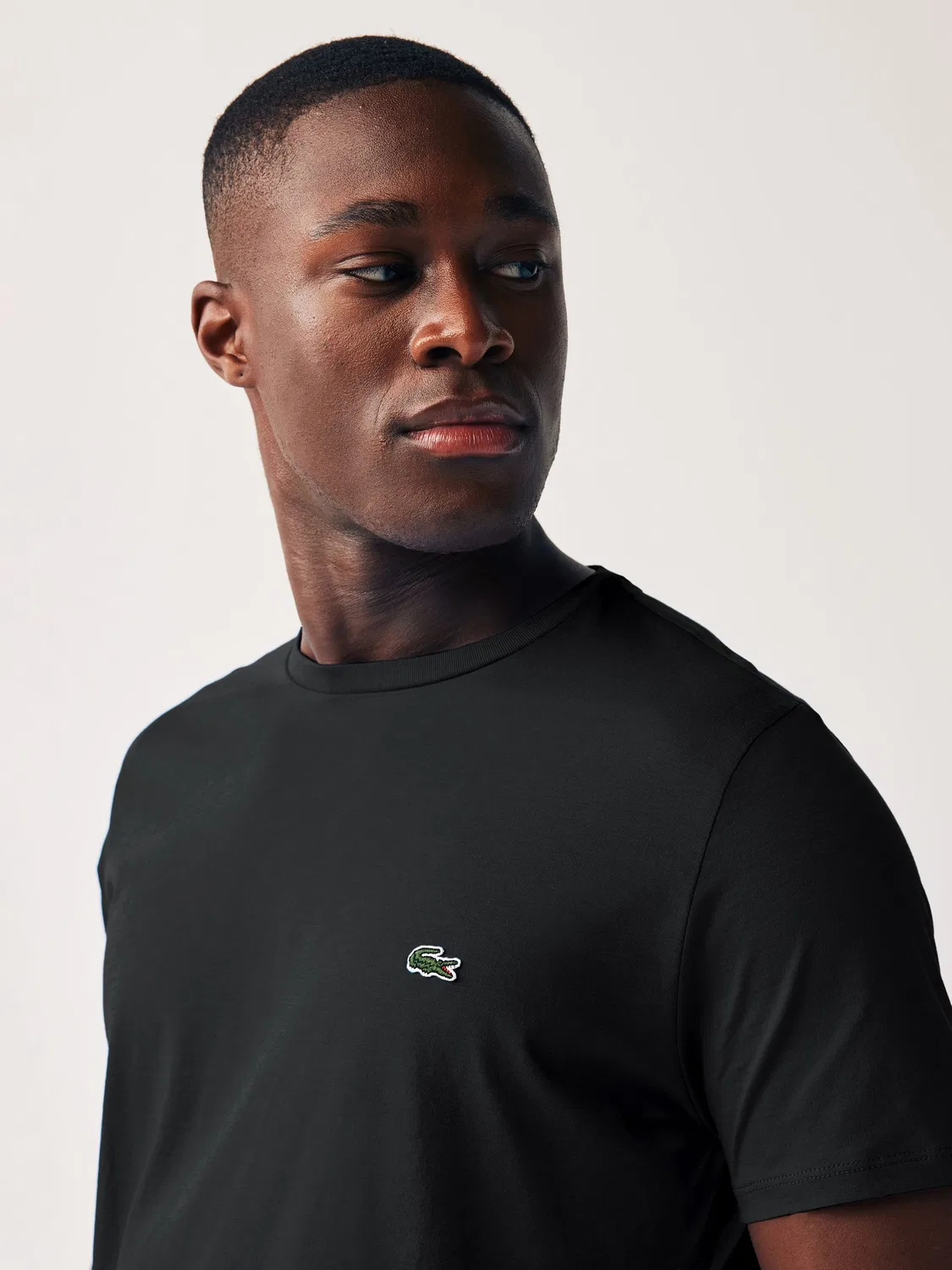 Lacoste Черная хлопковая футболка с круглым вырезом и короткими рукавами — фото 3