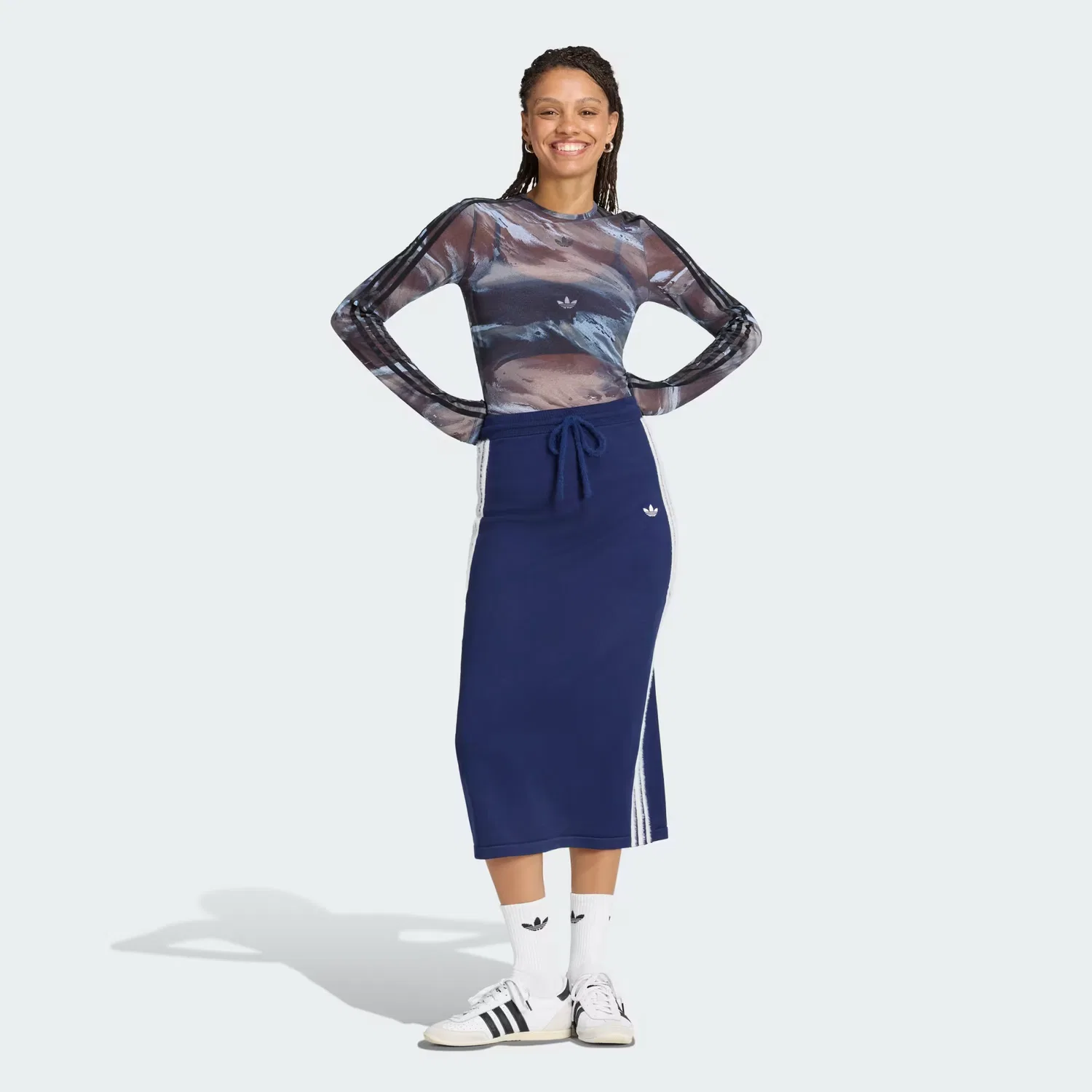 Женская футболка облегающего кроя Graphic Mesh Tee Adidas Originals, Olive Strata/Aurora Coffee/Crystal Sky/Черный — фото 3