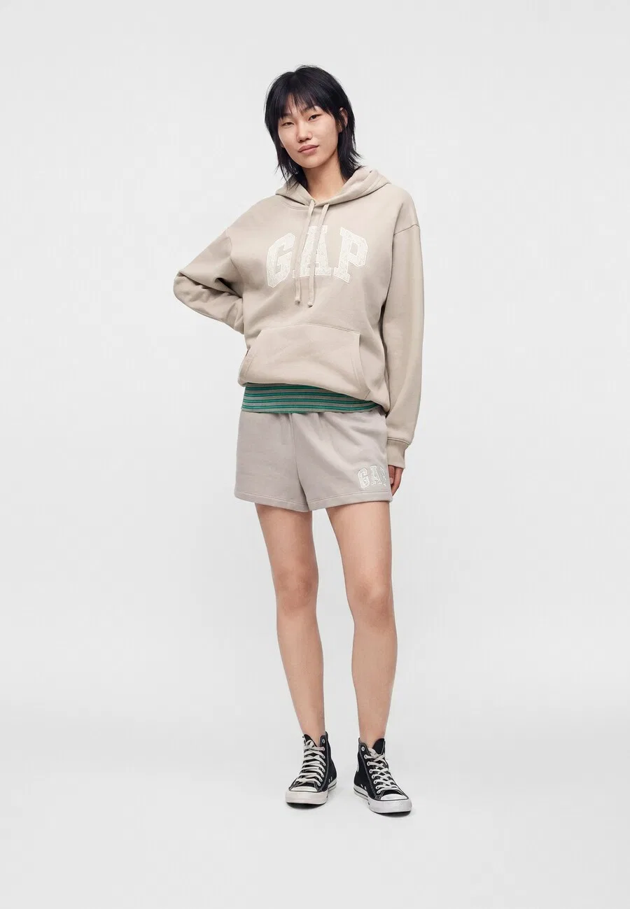 Толстовка GAP 'HERITAGE' серо-бежевого цвета — фото 4