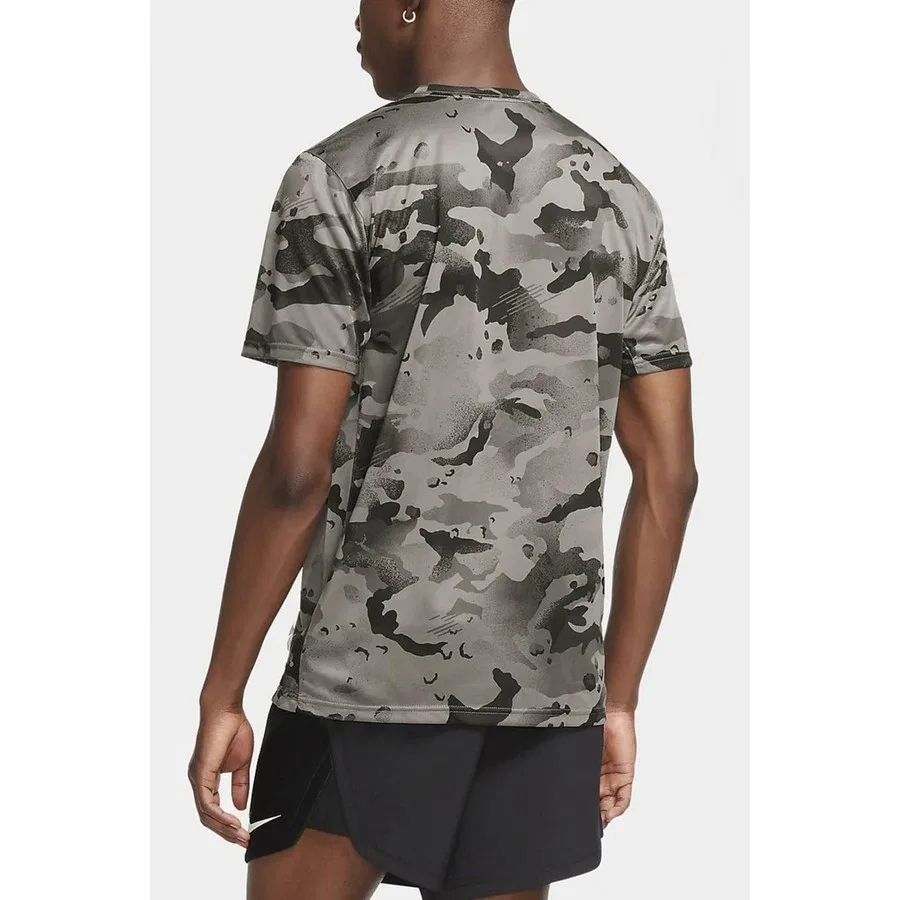 Футболка с камуфляжным принтом Nike Dri Fit Camo Training, Бежевый — фото 2