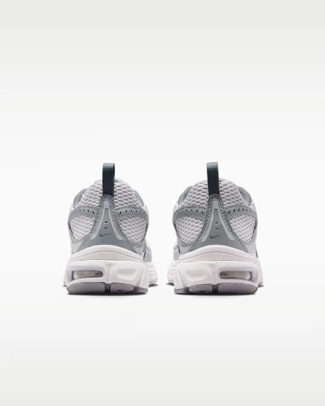 Кроссовки подростковые Nike Air Max Moto 2K, серый/белый — фото 3