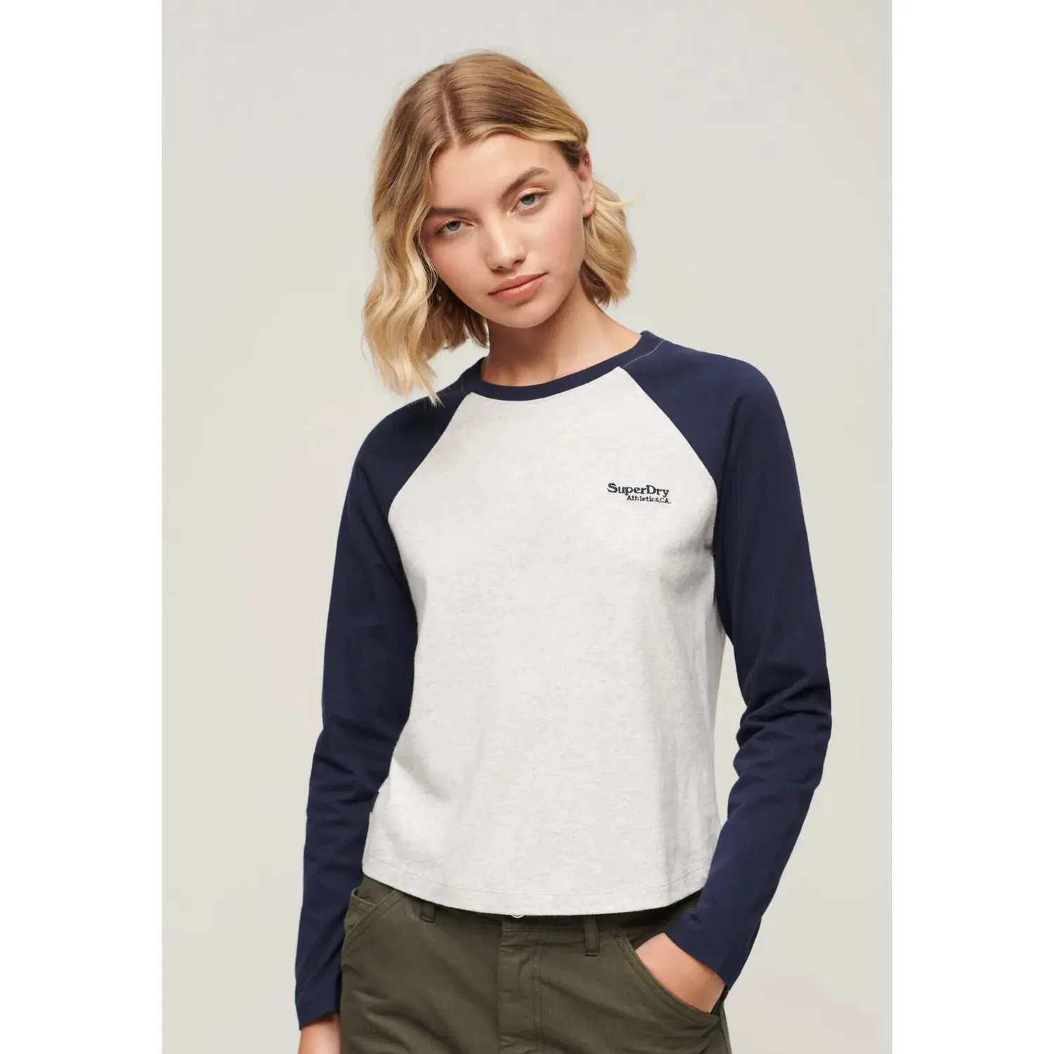 Женский лонгслив с принтом Essential Superdry, Blau — фото 2