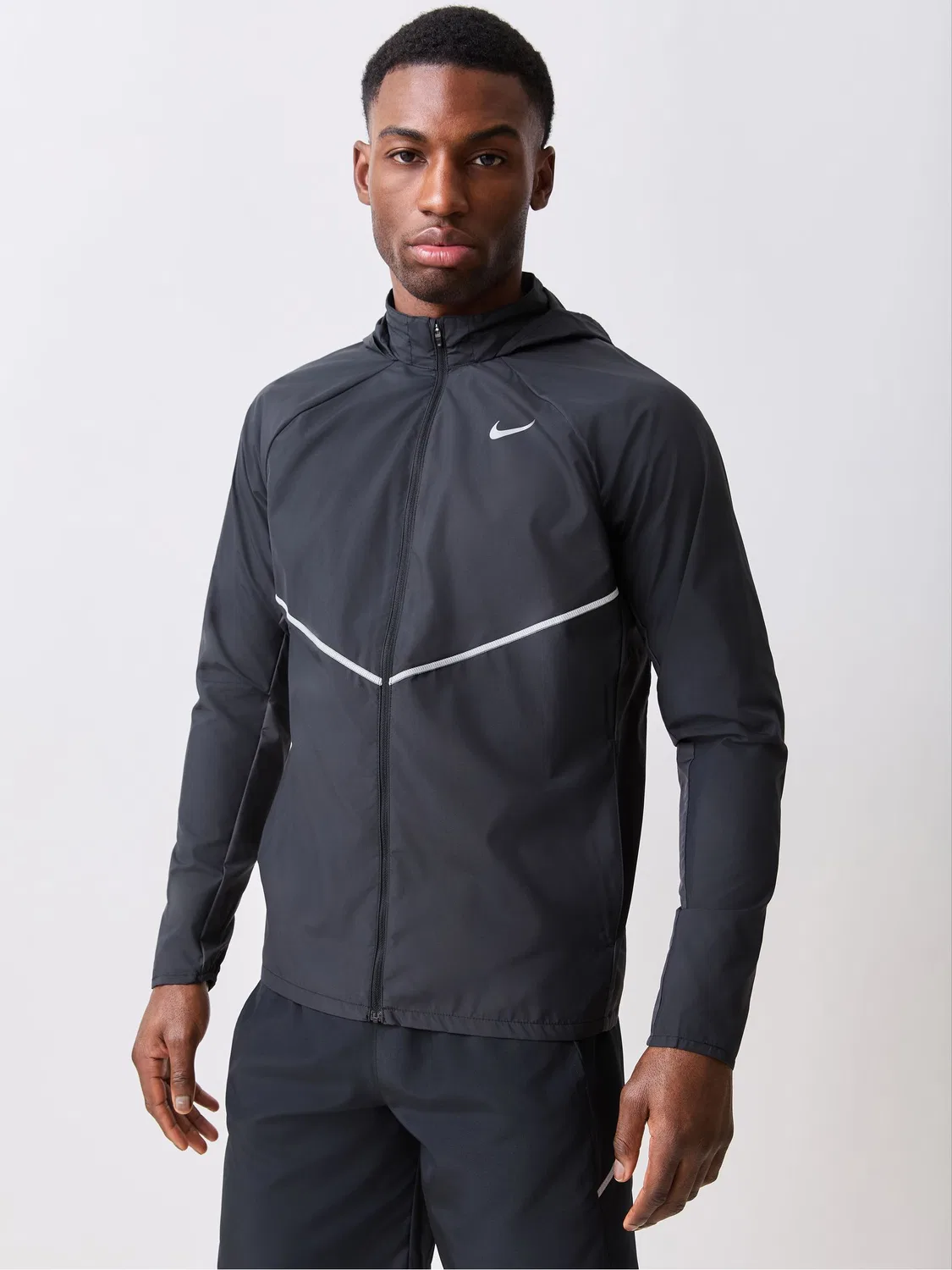 Черная беговая куртка Nike Miler UV Repel