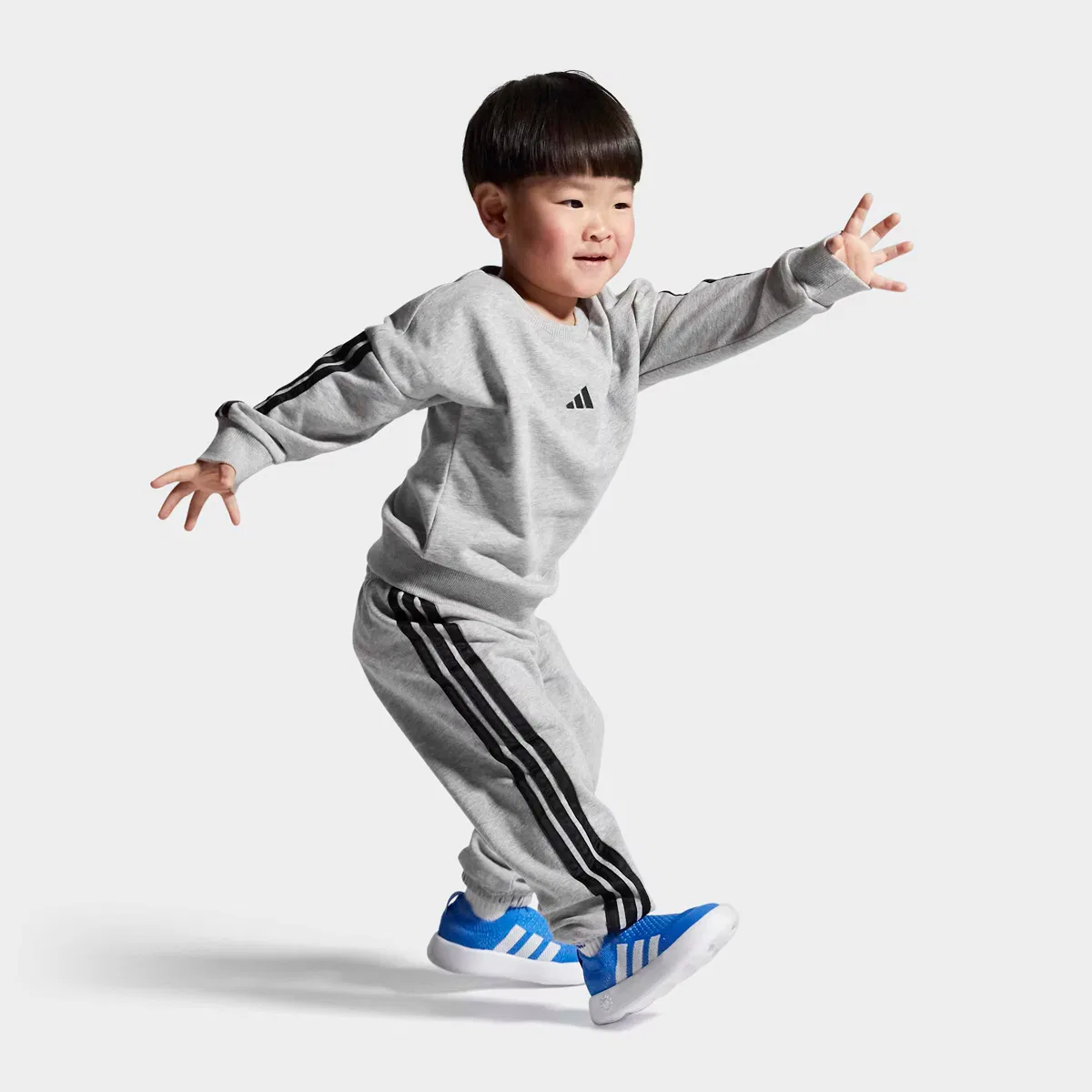 Детские туфли для мальчиков с широкой колодкой Bubblecomfy Shoe Adidas, Bright Royal/Ftwr White/Core Black — фото 4