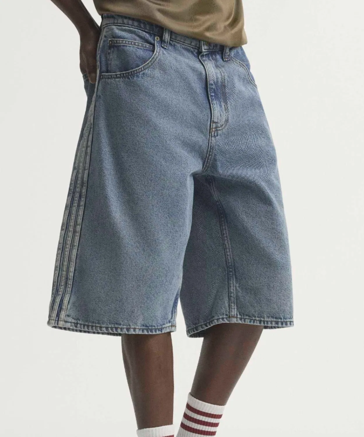 Мужские джинсовые шорты с принтом Firebird Adicolor Light Wash Denim Adidas, Light Indigo Blue — фото 3