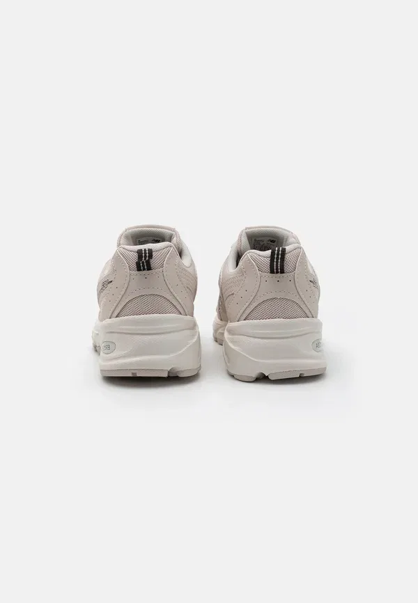 Кроссовки Leather and Textile 530 New Balance white — фото 3