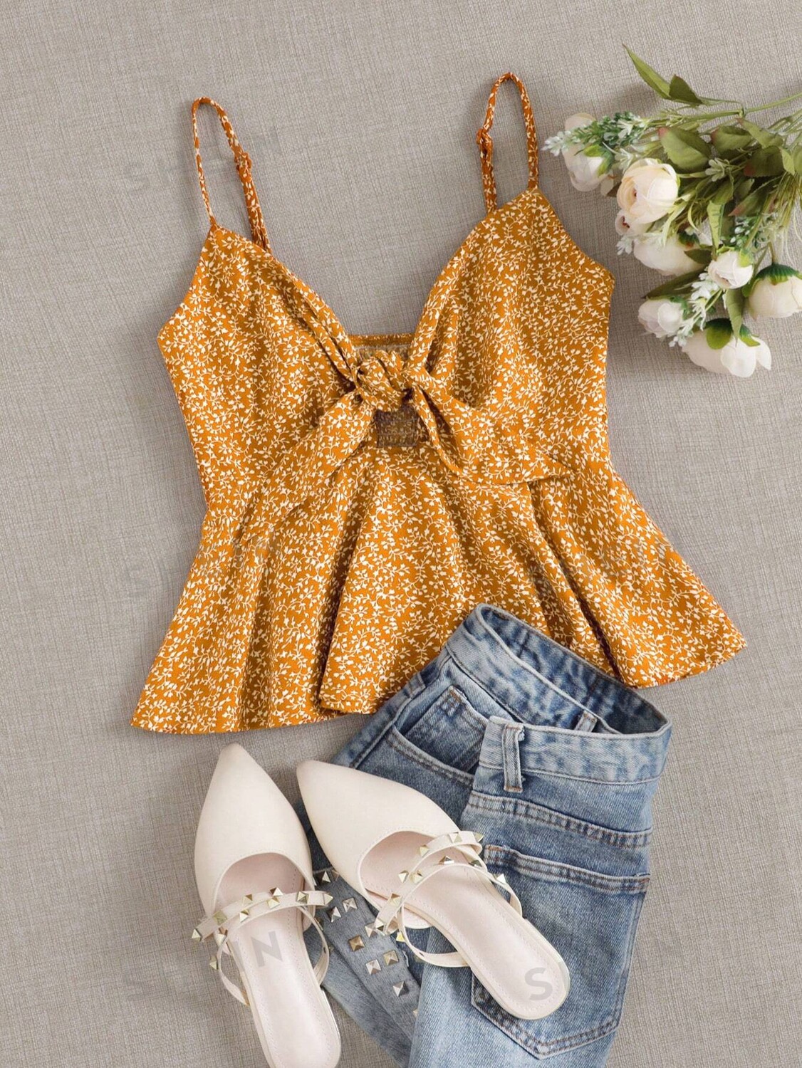 

Топ на бретельках Shein WYWH Vacation Ditsy Floral с баской и завязками, имбирный