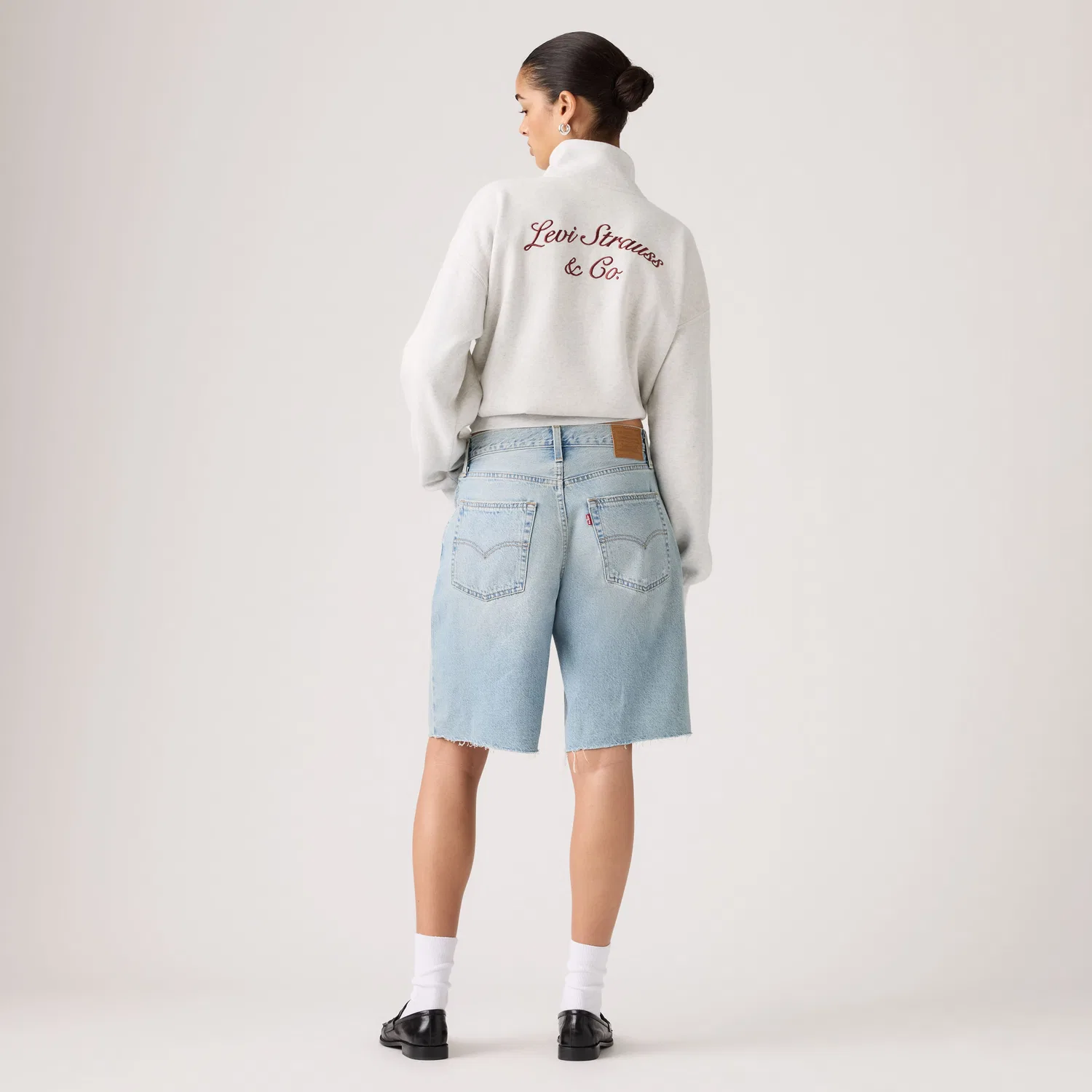 Свободные джинсовые шорты в стиле "папины шорты" Levi's, Light Wash — фото 4