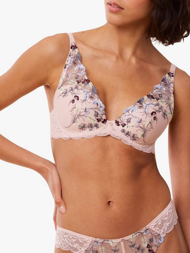 

Соблазнительный бюстгальтер с косточками Triumph, Foundation Nude