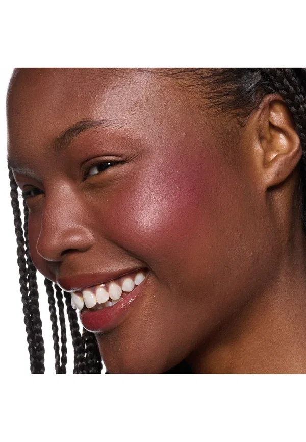 Румяна вельветовые пудровые Skinfinish Colourstruck Blush Mac Ruby Wooed, 4.5 г, цвет ruby wooed — фото 4
