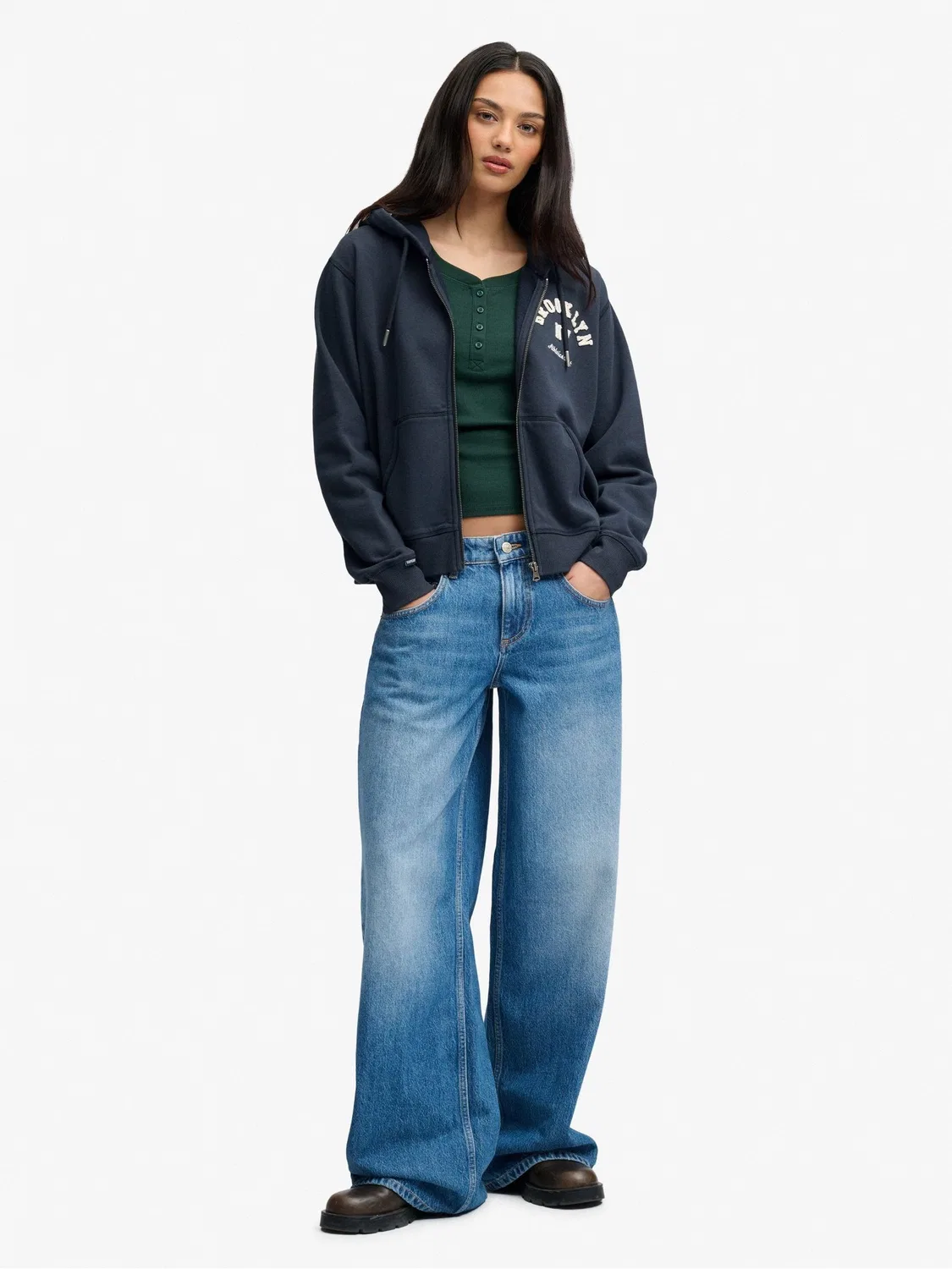 Худи женское, укороченное, на молнии Superdry Ath Ess Relaxed Crop Zip, синий — фото 4