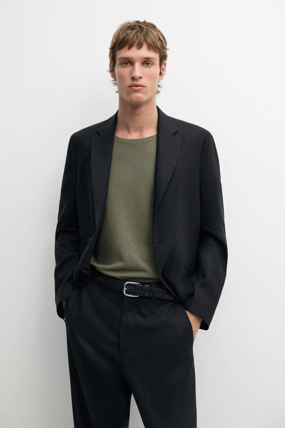 Блейзер костюма приталенного кроя из 100% льна Massimo Dutti, черный — фото 2