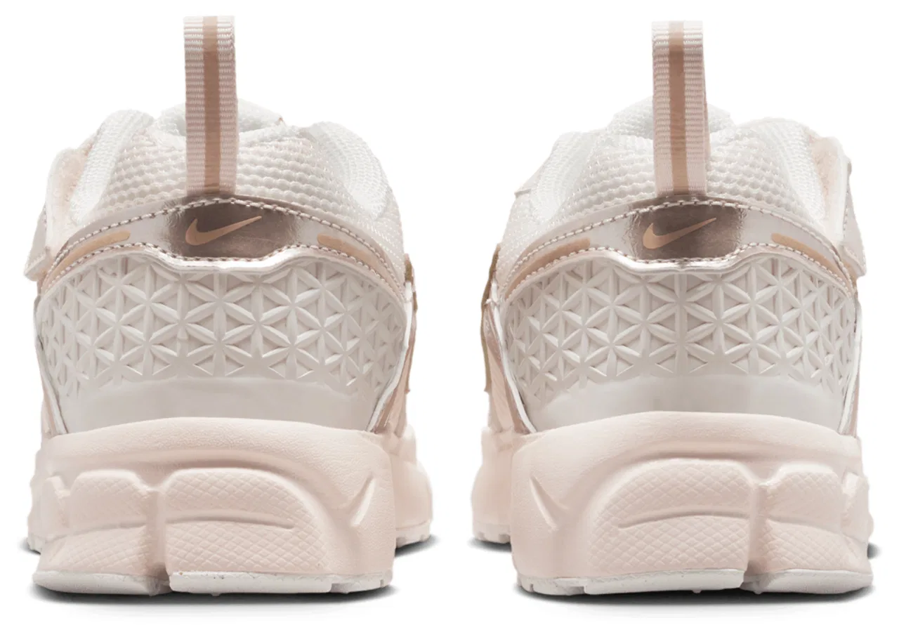 Кроссовки для мальчиков Nike Vomero 5, цвет Chalk/Chalk/Sail — фото 3