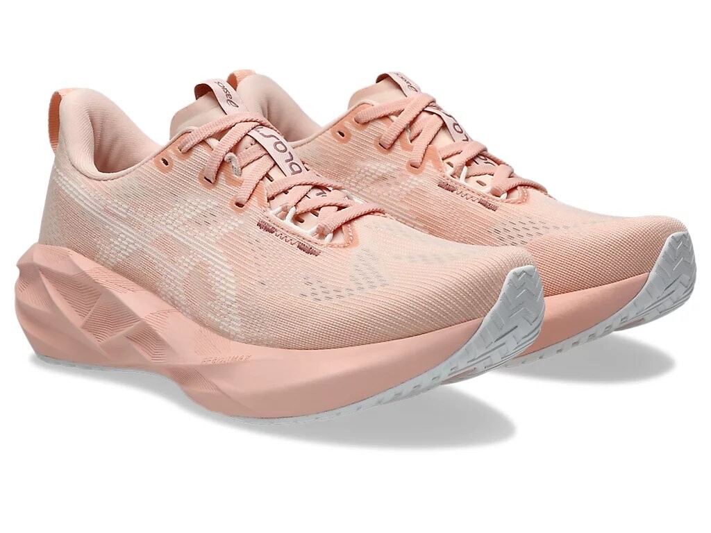 Беговые женские кроссовки Asics Novablast 5, Breeze/White, персиковый — фото 2